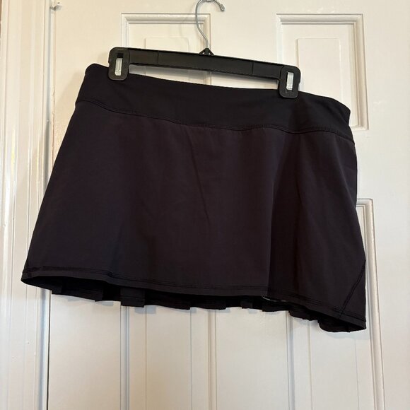 Lululemon Run Pace Setter Skirt in Black with Pleats Shorts - 10 - Picture 4 of 8